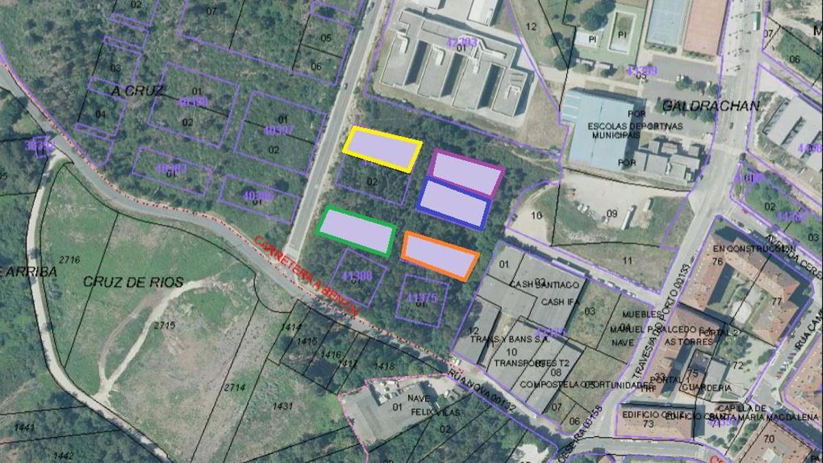 Pllano con las parcelas que Ames cedió en Galdrachán, Milladoiro recuadradas en colores