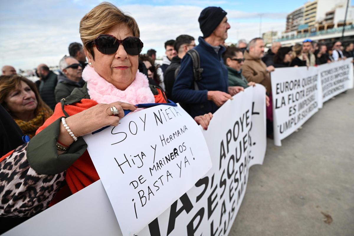 La flota pesquera alicantina amarrada contra las últimas exigencias de la Unión Europea