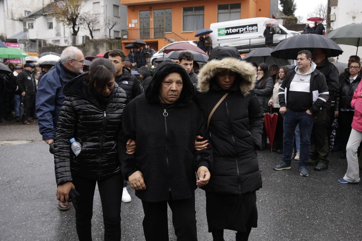 EN IMÁGENES: Villablino arropa a la familia del minero Anilson Soares ...