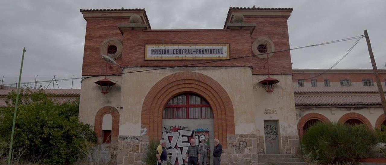 Exsacerdotes presos en Zamora visitaron el penal abandonado para la película.