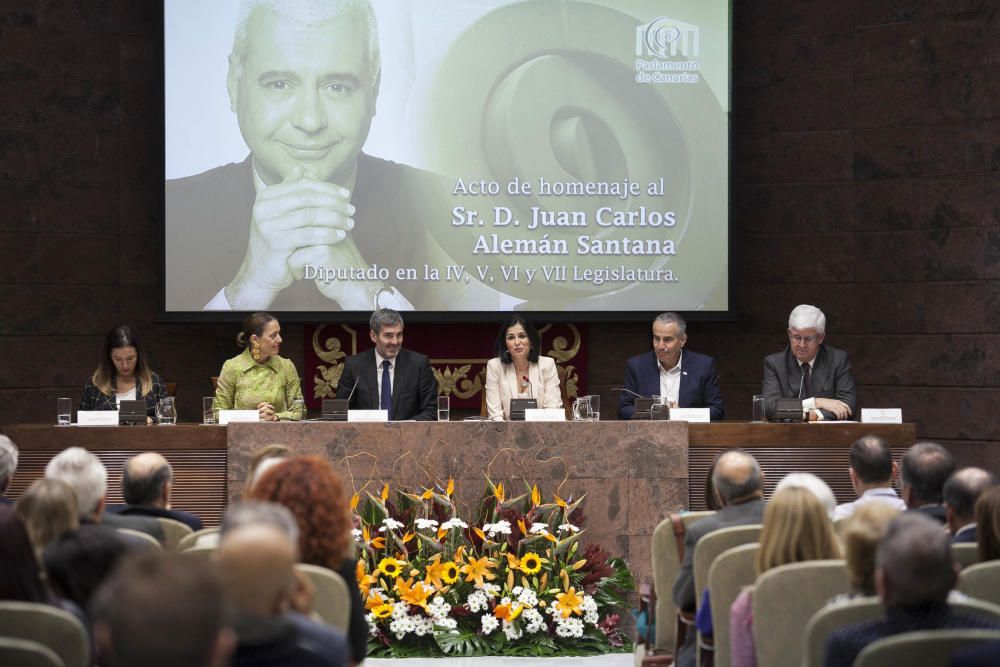 El Parlamento rinde homenaje póstumo al ...