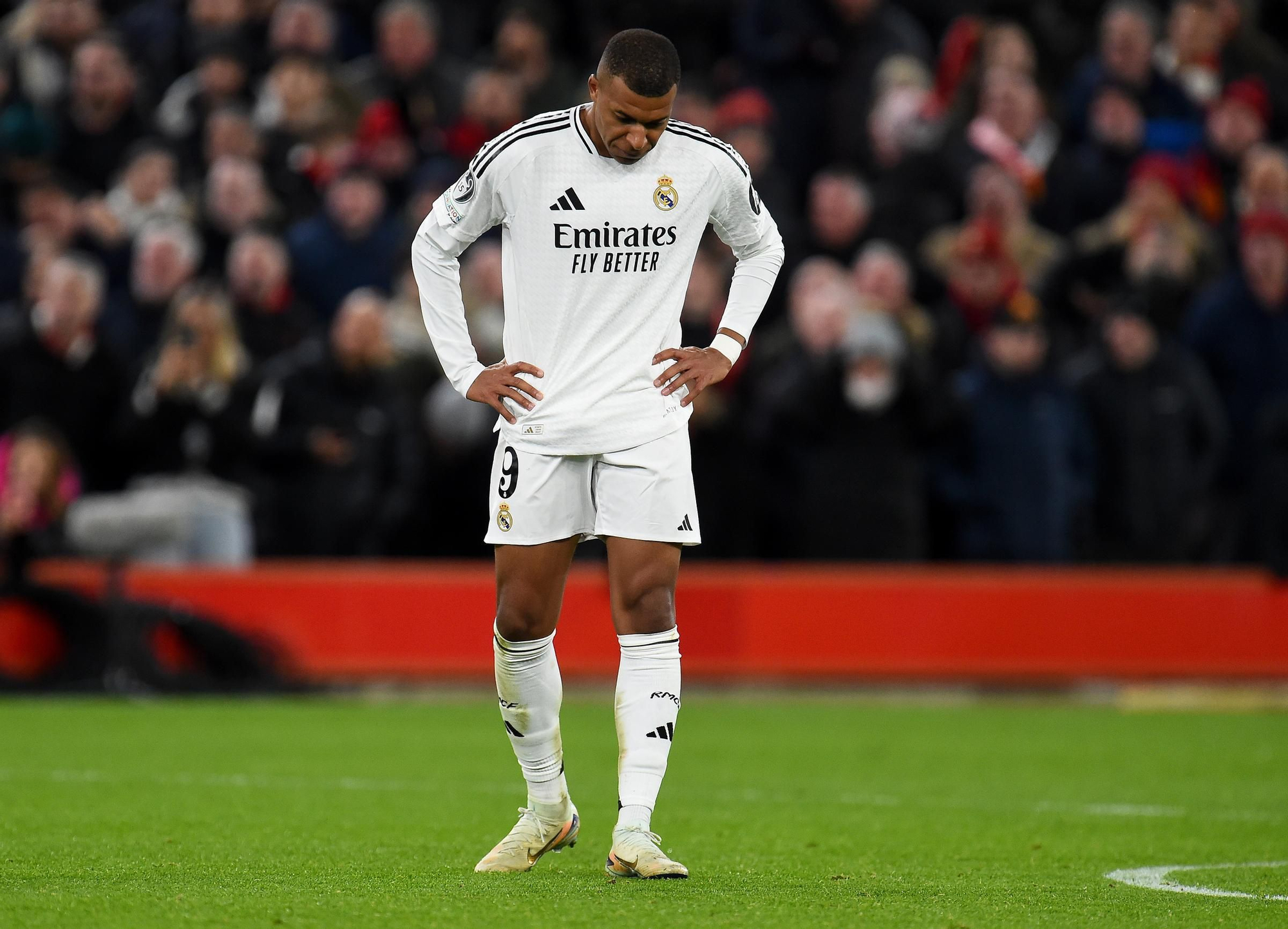 Liverpool (United Kingdom), 27/11/2024.- Kylian Mbappe of Real Madrid looks on during the UEFA Champions League match between Liverpool and Real Madrid in Liverpool, Britain, 27 November 2024. (Liga de Campeones, Reino Unido) EFE/EPA/PETER POWELL