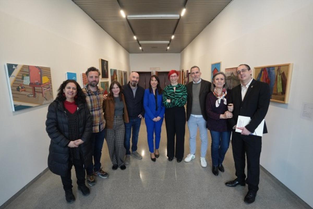 Autoridades y artistas que han participado en la muestra