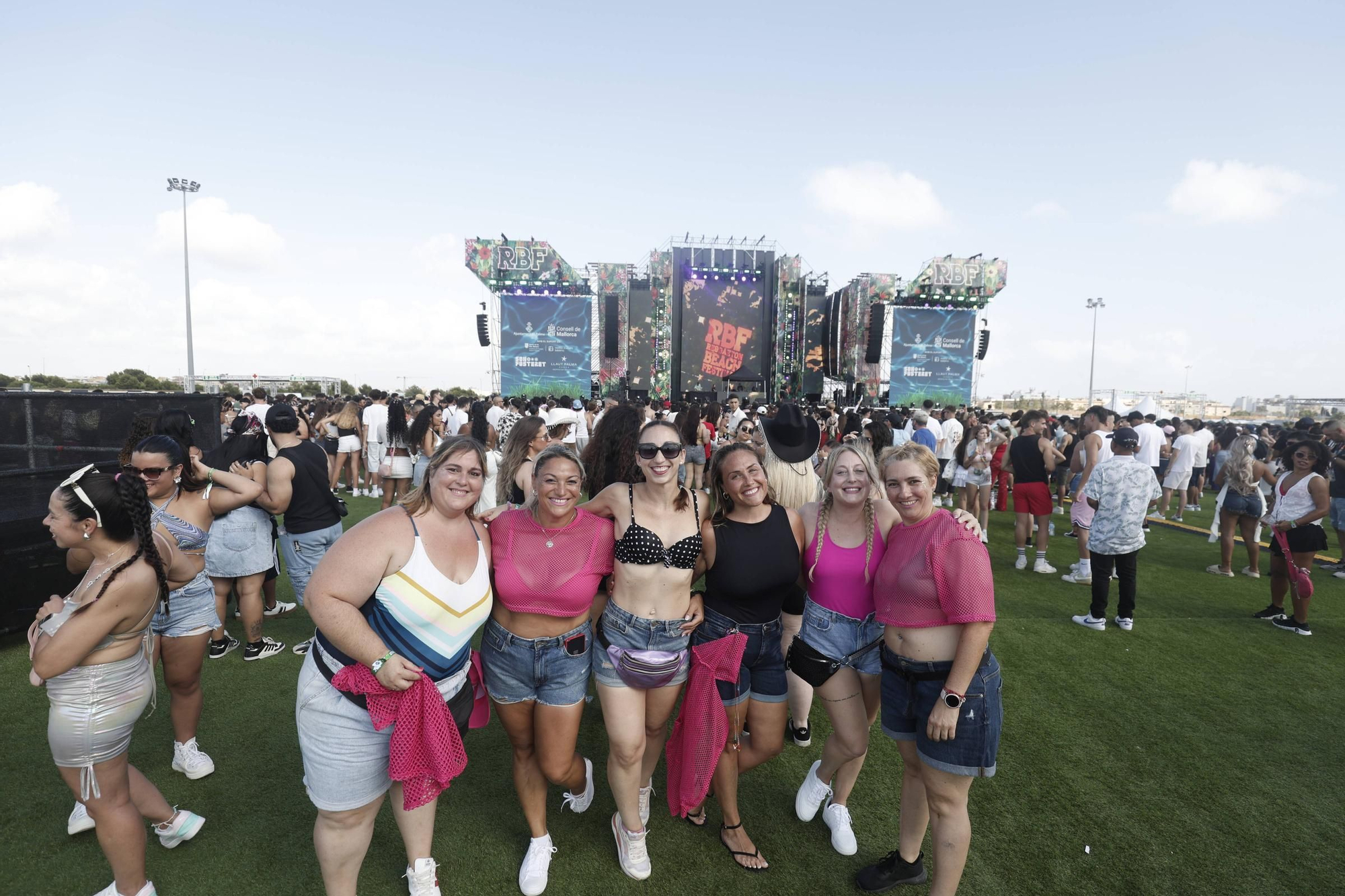 Las imágenes del primer día del Reggaeton Beach Festival 2025