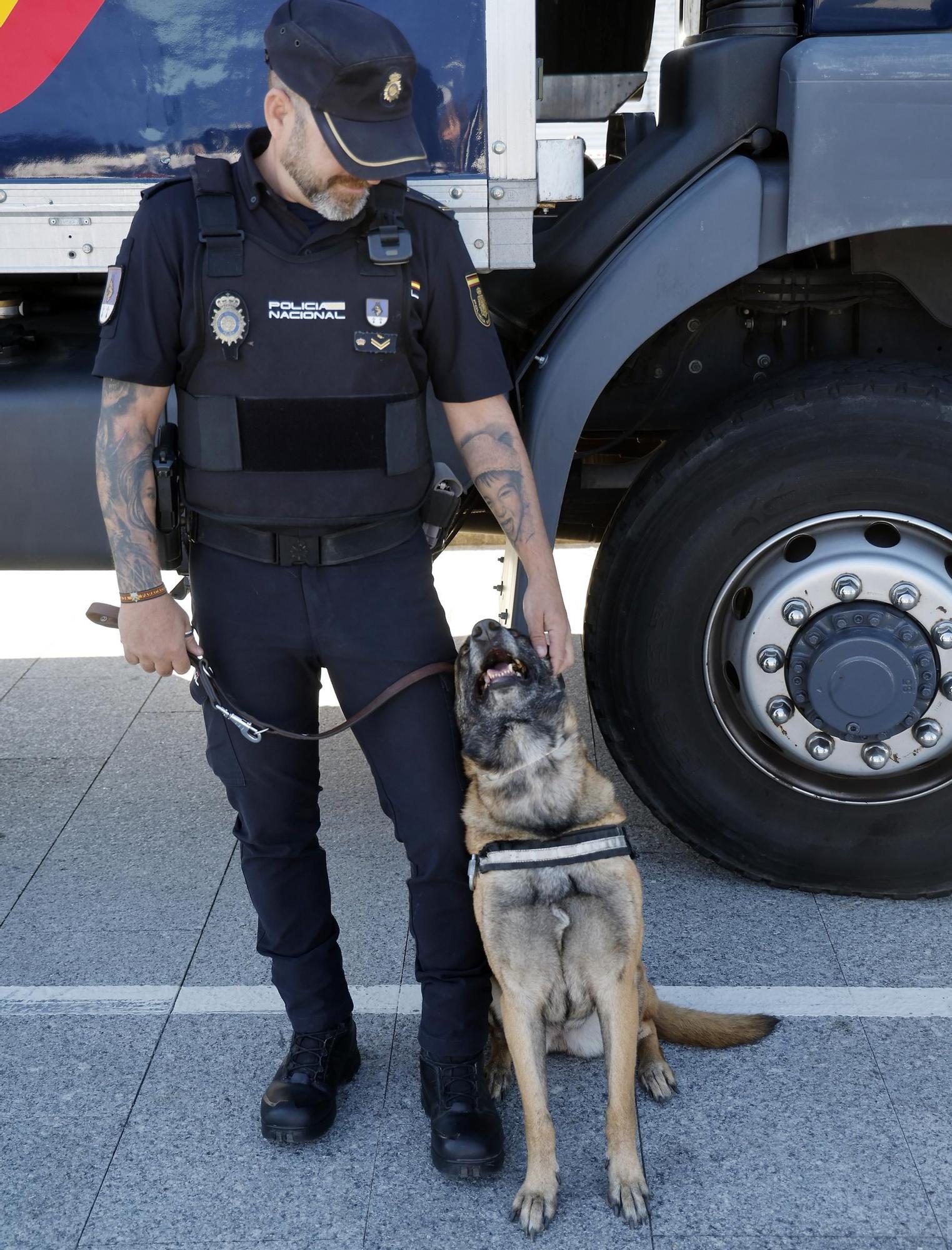 Vigo inaugura con la "Exposición de Medios" las celebraciones del Día de la Policía Nacional