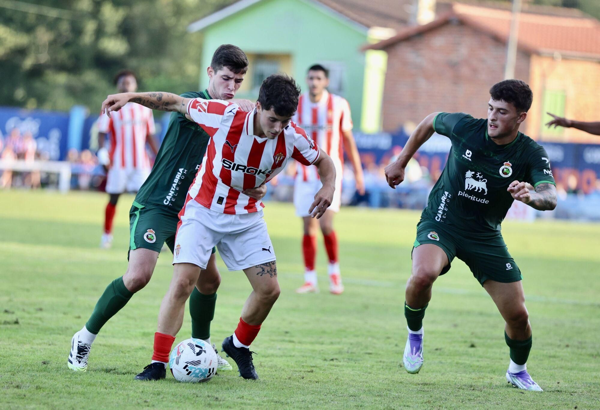EN IMÁGENES: Amistoso de pretemporada en Grado entre Sporting y Racing de Santander