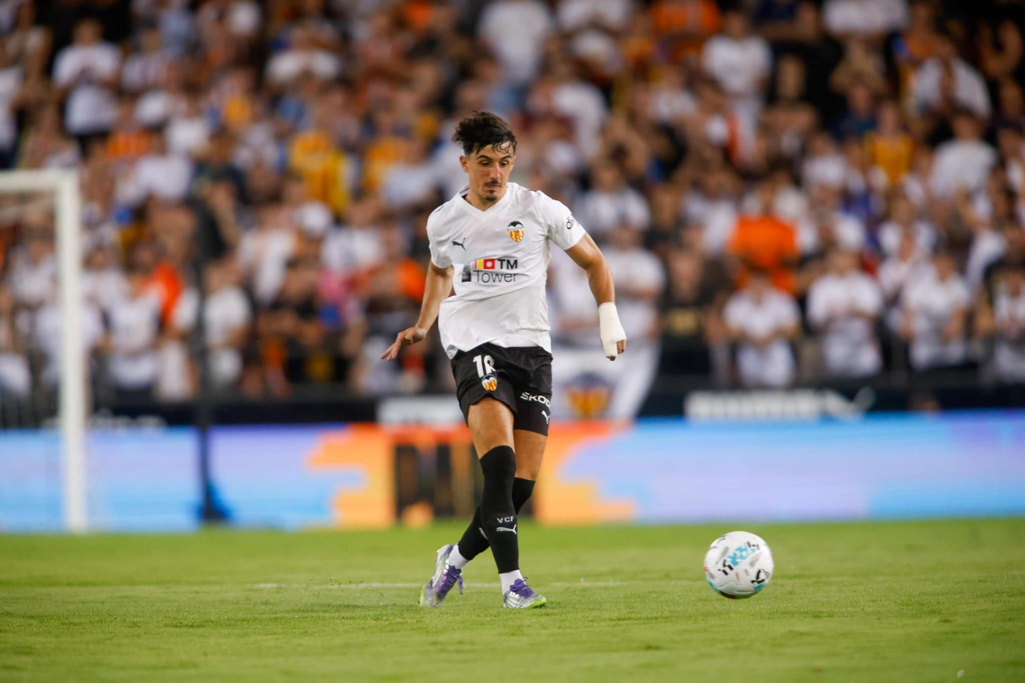 El Valencia CF - Athletic Club de Mestalla, en imágenes