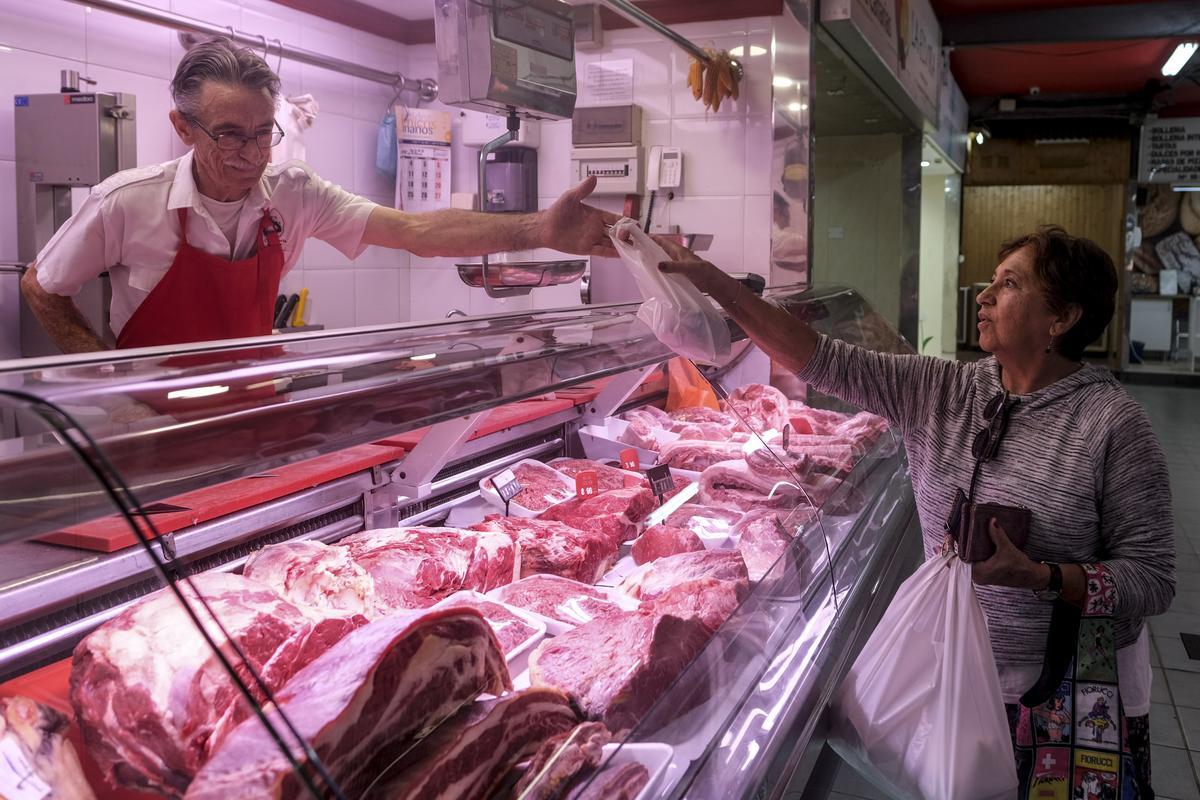 Compras en la Carnicería Guerra en el Mercado de Vegueta, Gran Canaria.
