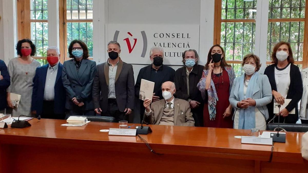 Membres del Consell Valencià de Cultura i de la Fundació Francisco Brines, ahir. | CVC