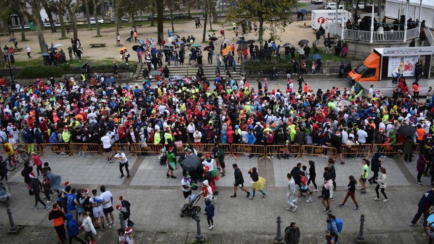 Casi 5.000 personas plantan cara a la lluvia en la San Silvestre pontevedresa