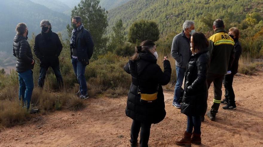 Veïns i els alcaldes d&#039;Aguilar de Segarra i Rajadell a la zona on es projecten els dos parcs eòlics