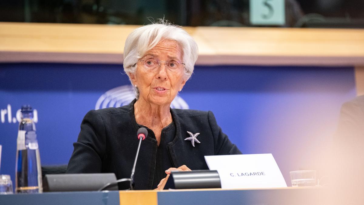 La presidenta del Banc Central Europeu (BCE), Christine Lagarde, durant un diàleg amb els eurodiputats del Comitè Econòmic i d&#039;Afers Monetaris a Brussel·les