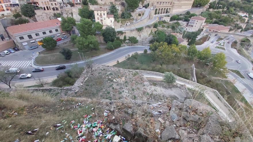 La brutícia s’apodera del parc de la Seu