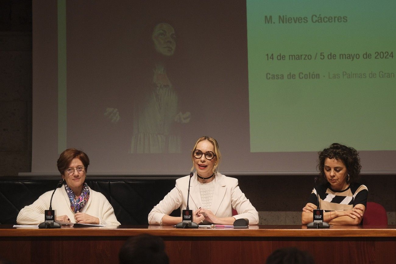 Exposición ‘Deshilar la colección. Urdimbres de lo sagrado’, de M. Nieves Cáceres