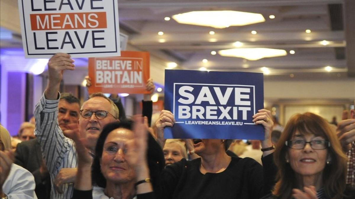 Partidarios del 'brexit', en la conferencia del Partido Conservador.