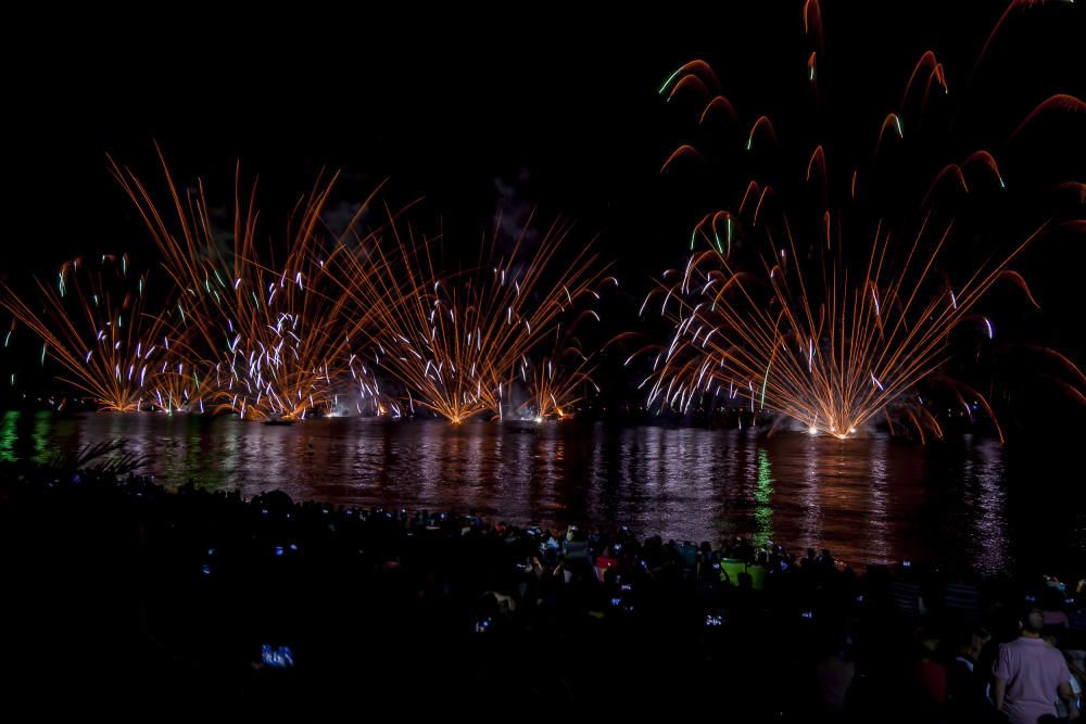 Fuego, fantasía y luz sobre la bahía