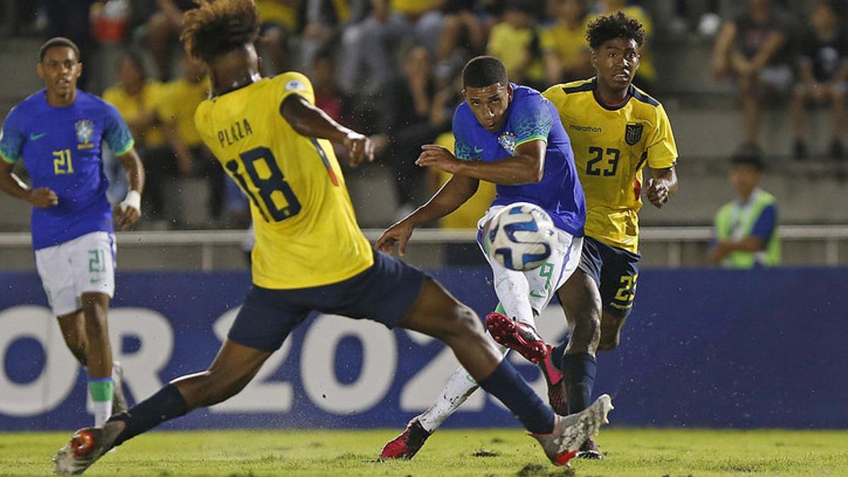 Kaua Elias es un delantero goleador de 17 años  que pertenece al Fluminense