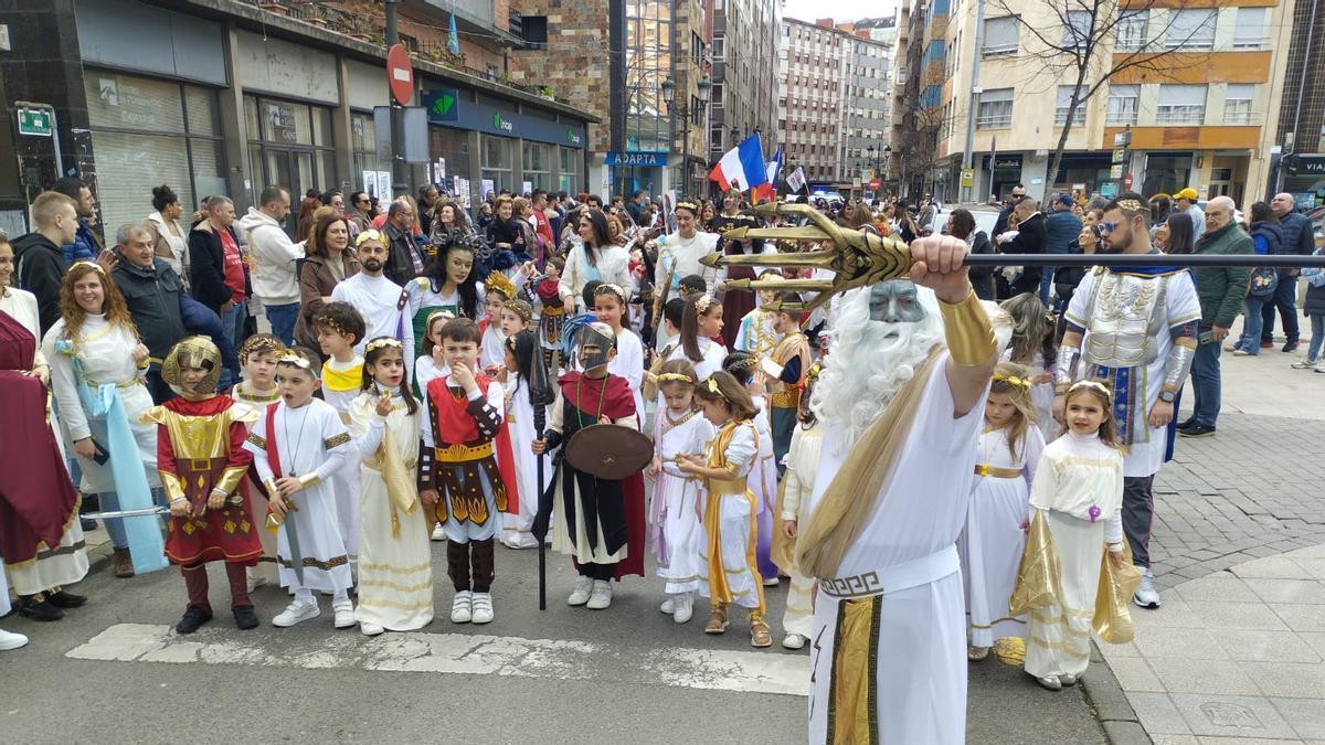 Los colegios adelantan el Antroxu en las Cuencas