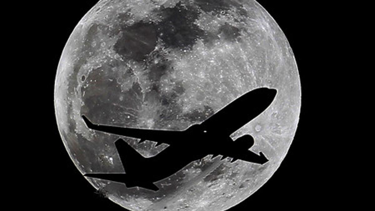 La Luna una hora antes del eclipse, vista desde California.