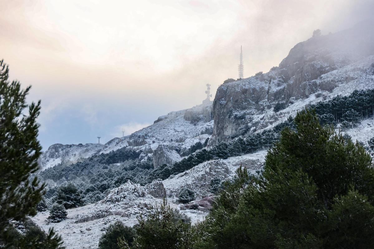 Ligera nevada en la Sierra de Aitana