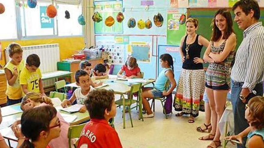 Xavier Fonollosa, alcalde de Martorell, en una escola