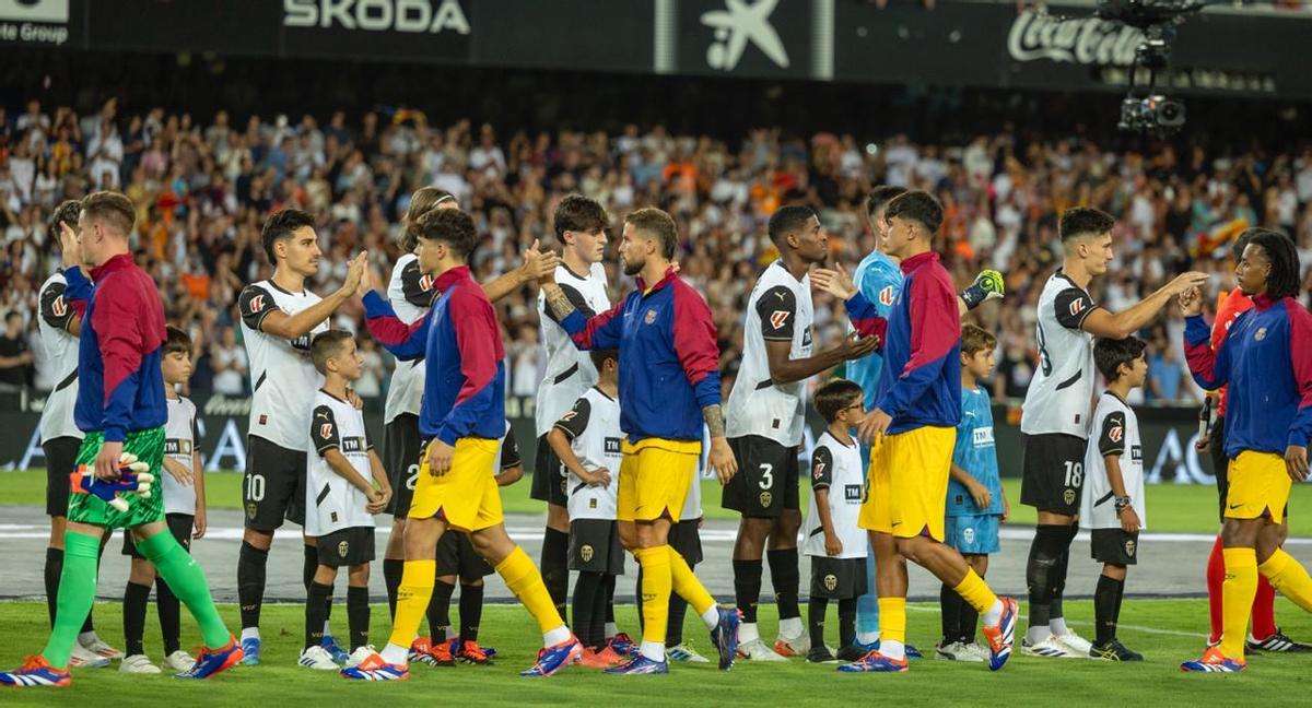 Valencia - FC Barcelona, el partido de la jornada 1 de LaLiga EA Sports, en imágenes.