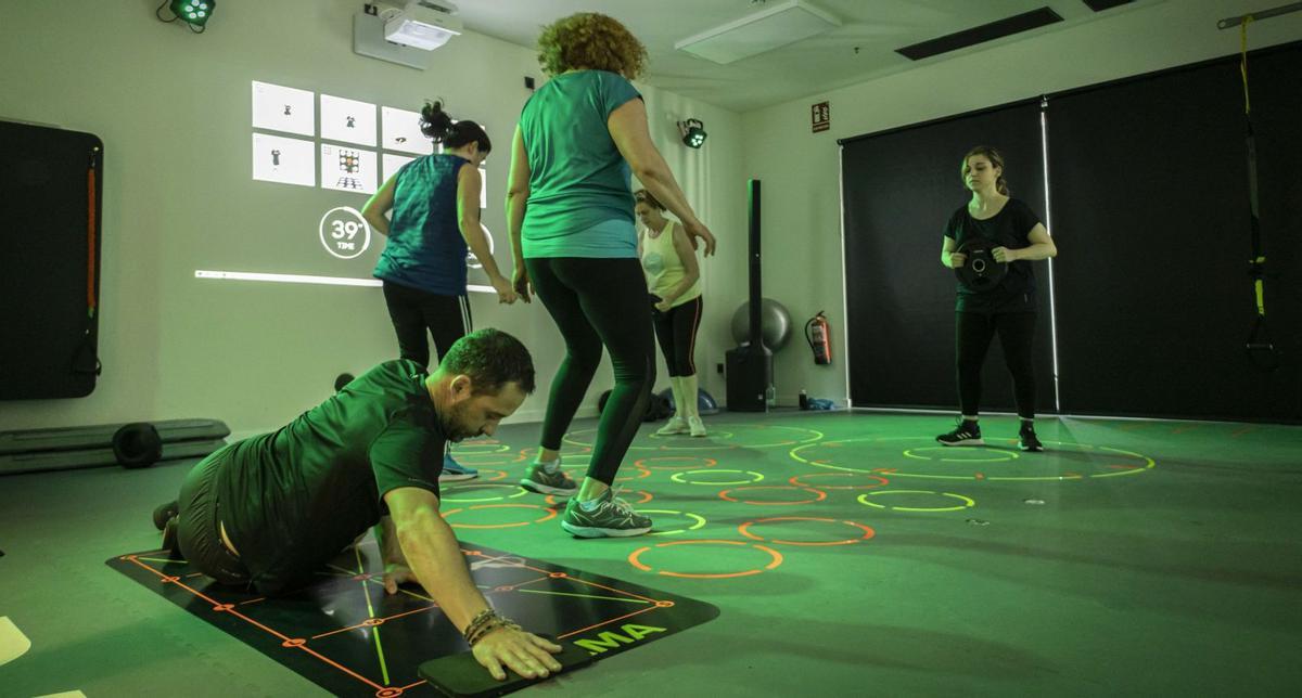 Ganar salud a golpe de luz en el gimnasio