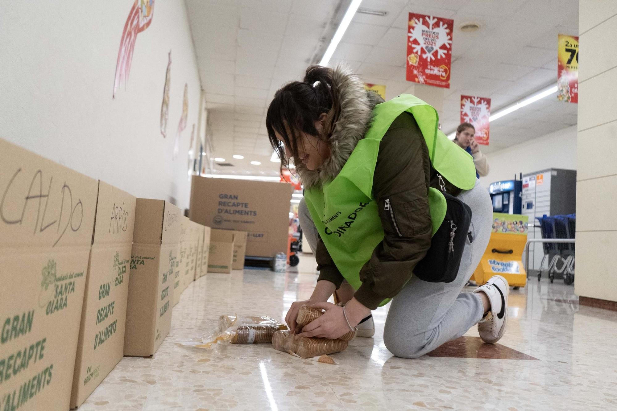 El Gran Recapte d'Aliments en supermercats de Manresa, en imatges