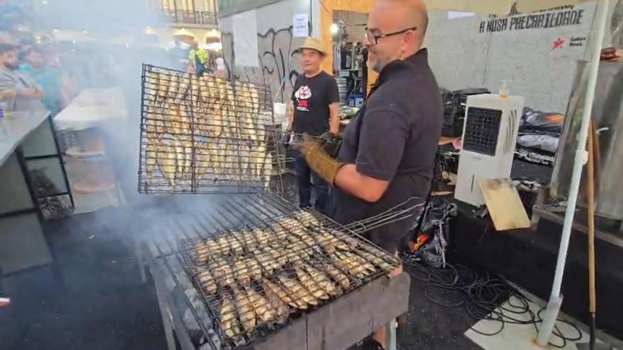 Las sardinas «pingan» el pan en O Berbés por San Xoán