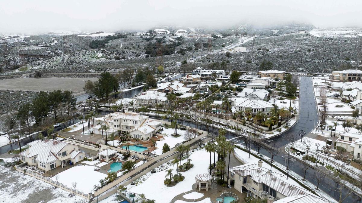 Fuertes nevadas en el sur de California