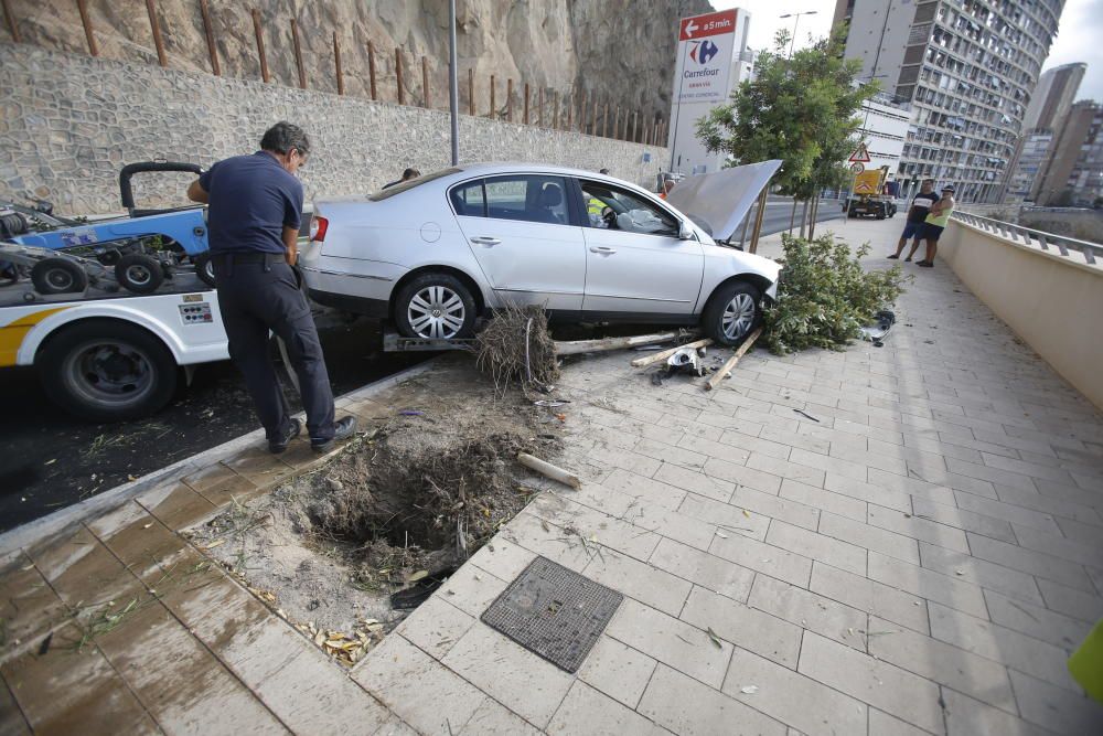 Accidente de tráfico en la avenida de Villajoyosa de Alicante