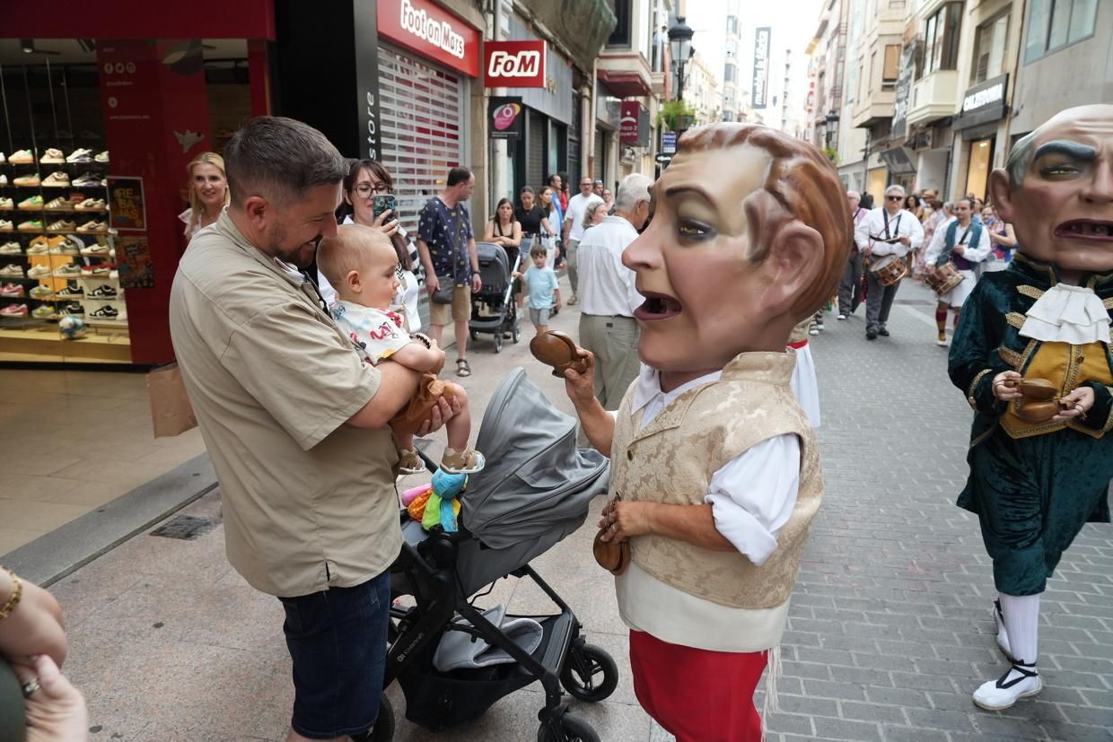 Castelló recibe con honores al Santísimo en la procesión del Corpus Christi
