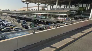 La línea de autobús M-135 entre Alhaurín y Málaga cambia la ubicación de la parada en el aeropuerto