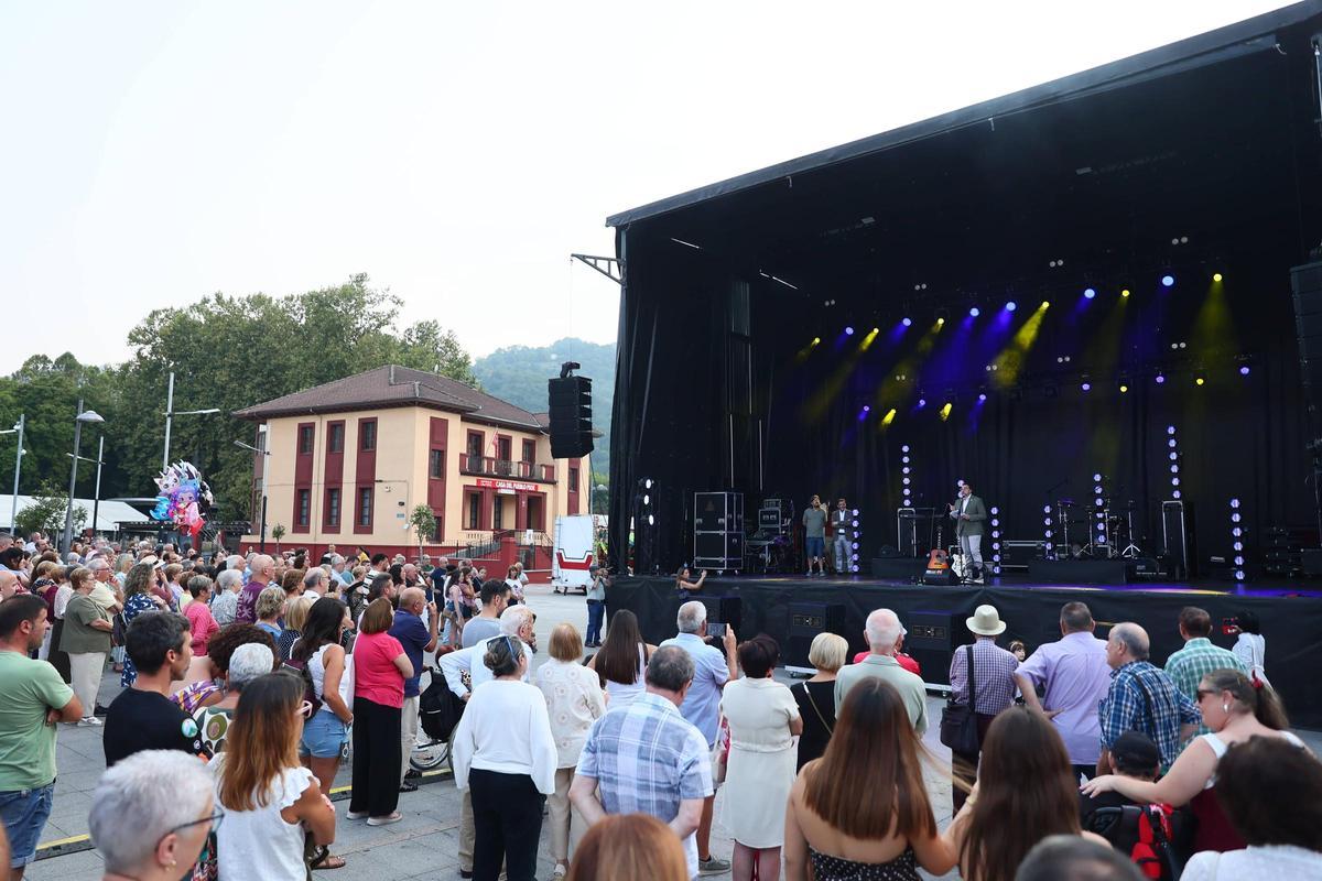 Así fue el pregón de las fiestas de Pola de Laviana, con Adrián Barbón, presidente del Principado Así fue el pregón de las fiestas de Pola de Laviana, con Adrián Barbón, presidente del Principado