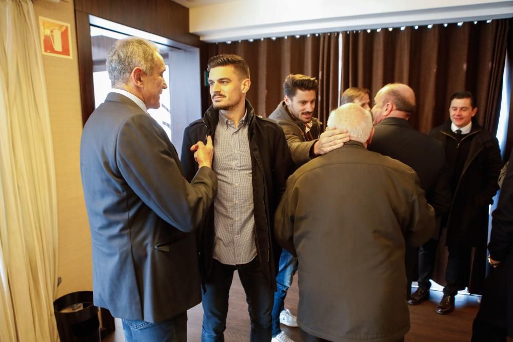 Homenaje a los socios veteranos del Sporting.