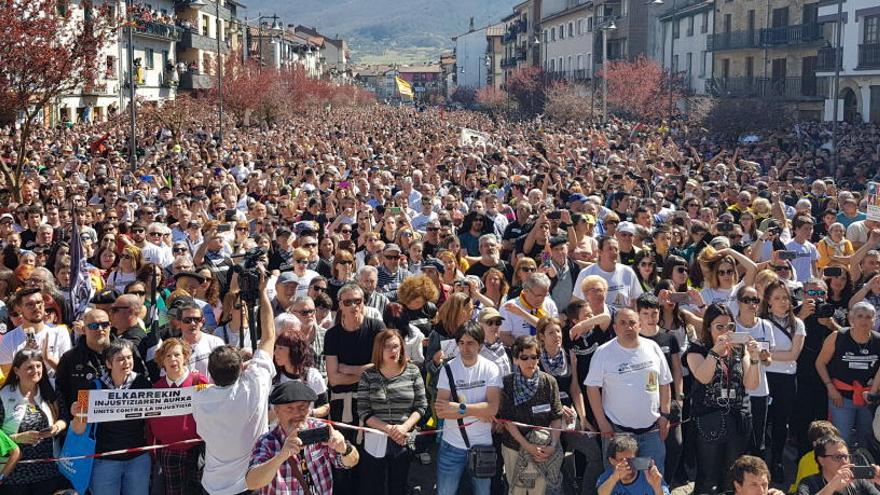 Multitudinària manifestació en rebuig de la sentència del cas Altsasu