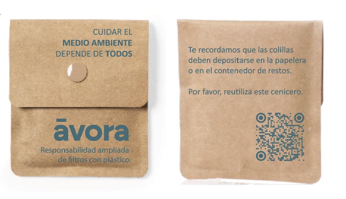 El envase de cenicero portátil reutilizable que está distribuynedo la asociación Ávora.