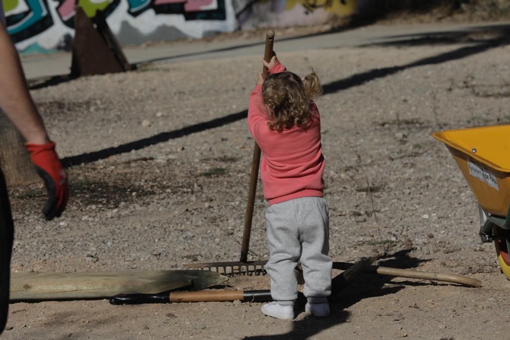 Siembra de árboles en el parque de sa Riera de Palma