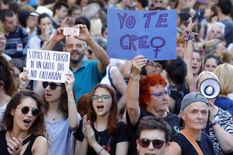 Concentración en protesta por la libertad para 'La manada'