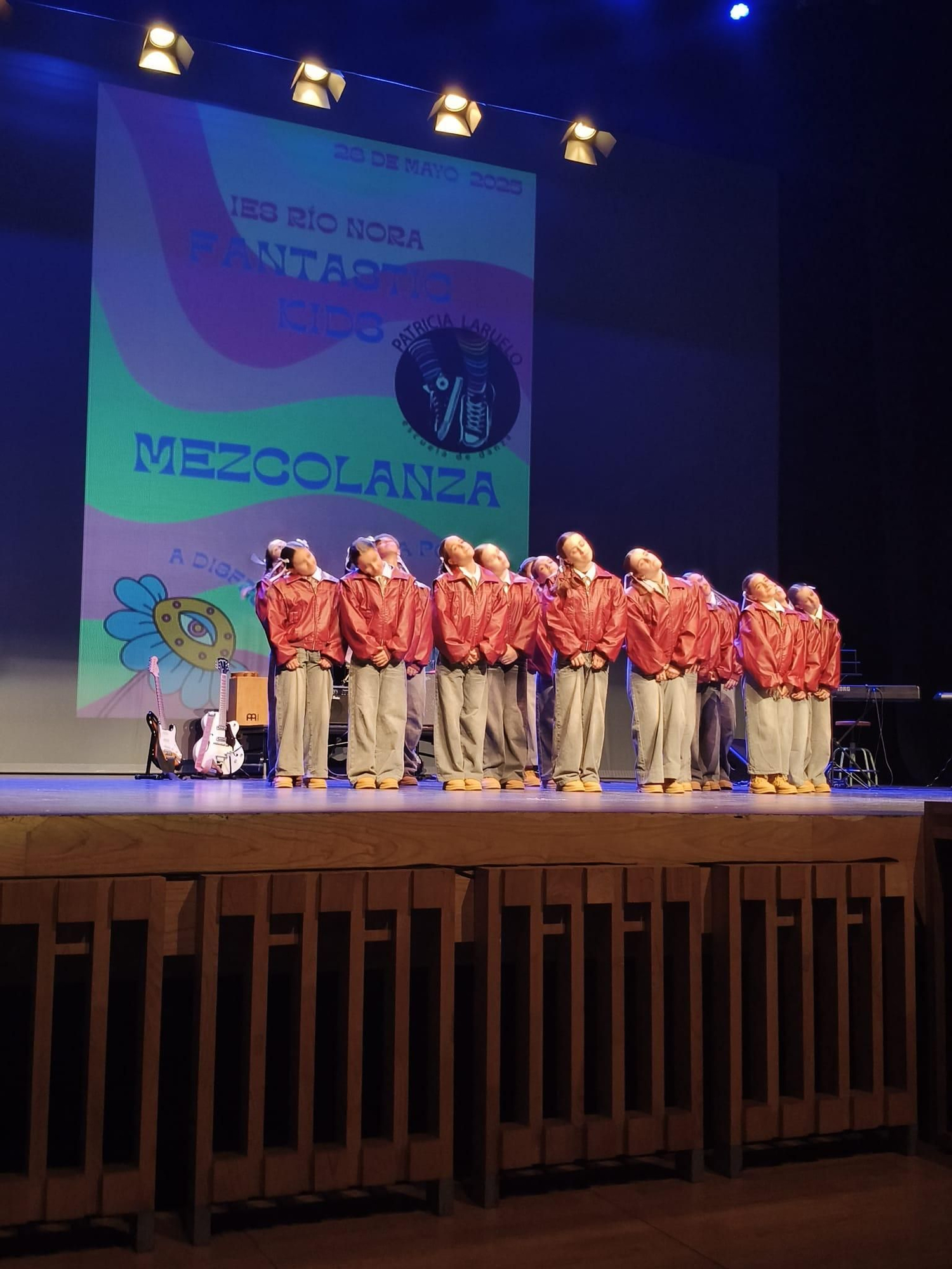 El Festival Artístico del IES Río Nora, en la Pola, en imágenes