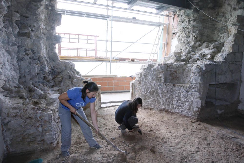 Troballa històrica del mur de l'Areny al carrer Argenteria