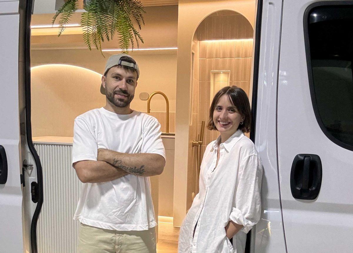 Debora y Garrido marinenses creadores del proyecto Dora Camper Studio.