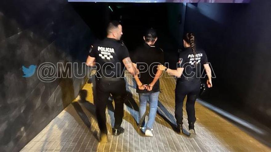 Detenido un hombre en busca y captura por tres agresiones sexuales y un quebrantamiento de condena en Murcia