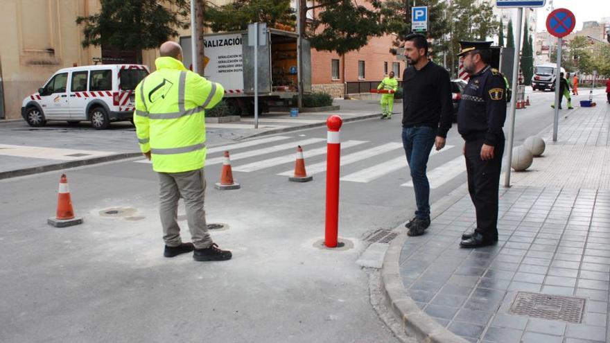 Instalación de los nuevos bolardos