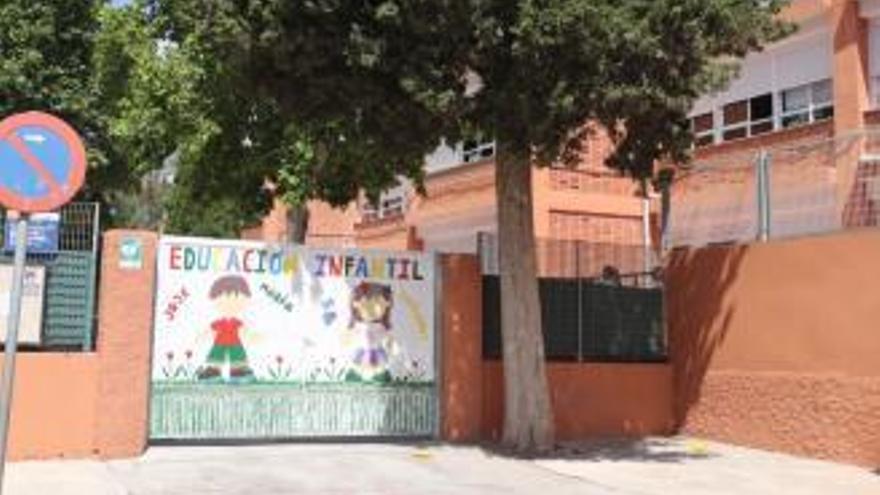 Educación retrasa un año la retirada de amianto del colegio Lapuerta de Cartagena