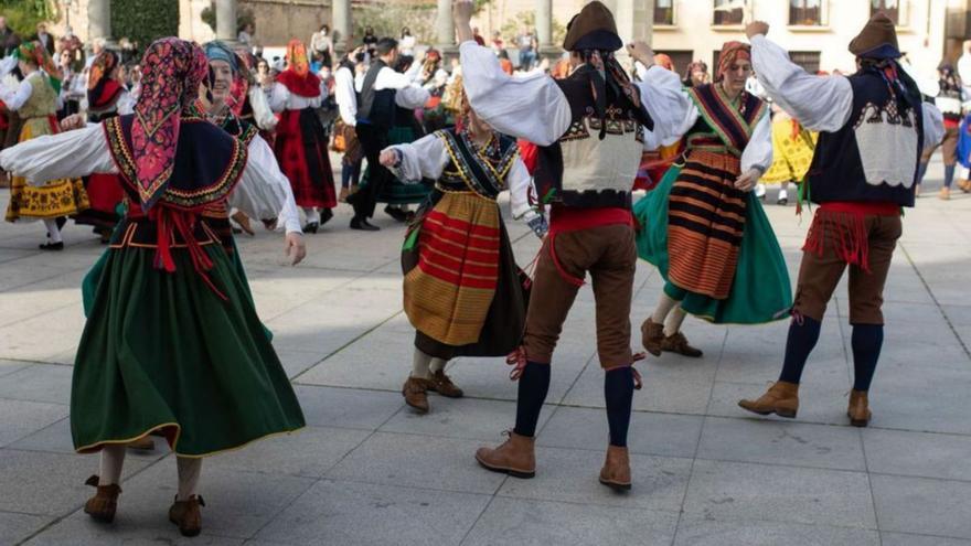 Integrantes de Doña Urraca en la última celebración del Día de la Danza. | A. Burrieza