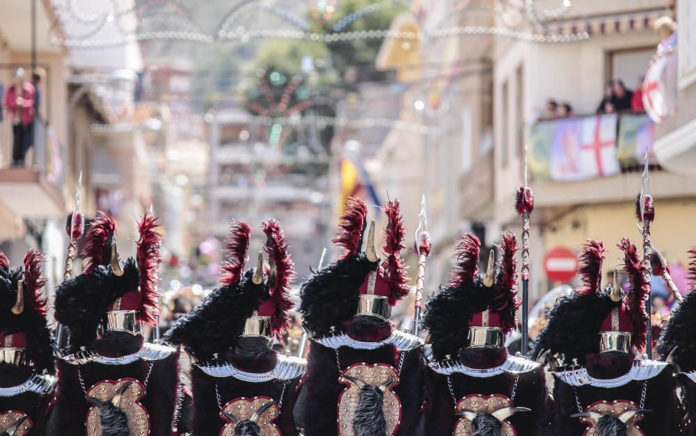 La comparsa Labradores presenta un boato muy participativo y primaveral, y con la interpretación del pasodoble Sueños Festeros logró emocionar al numeroso público