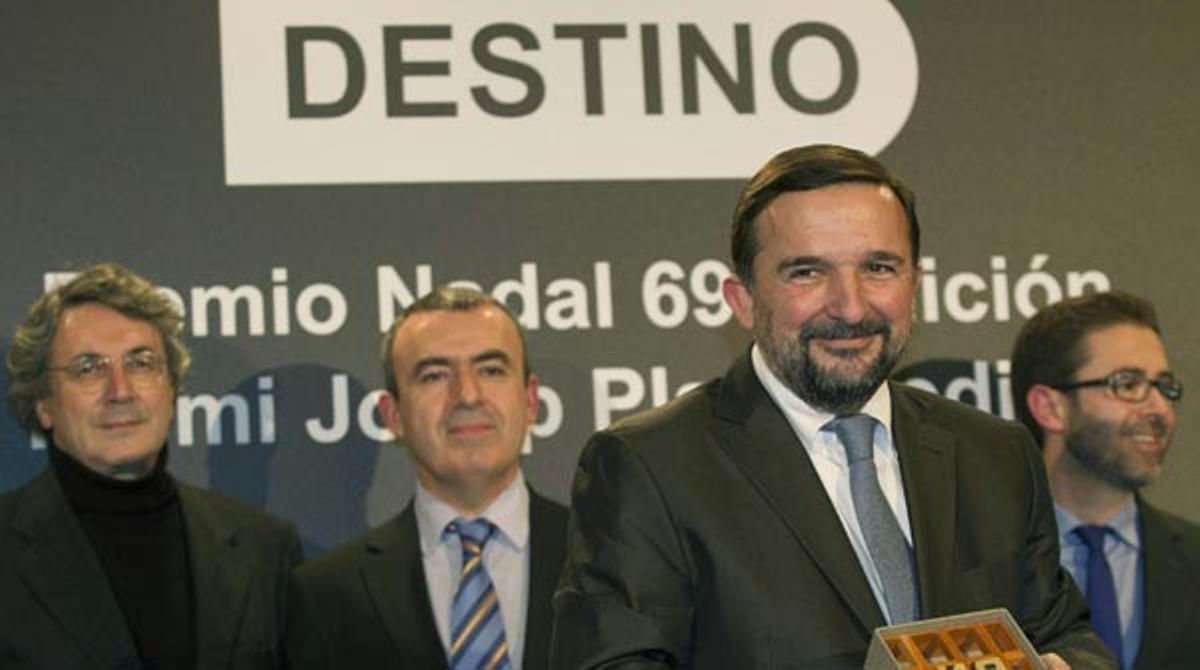 El periodista barceloní Sergio Vila-Sanjuán ha guanyat el premi Nadal de literatura amb la novel·la ’Estaba en el aire’.