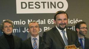 El periodista barceloní Sergio Vila-Sanjuán ha guanyat el premi Nadal de literatura amb la novel·la ’Estaba en el aire’.