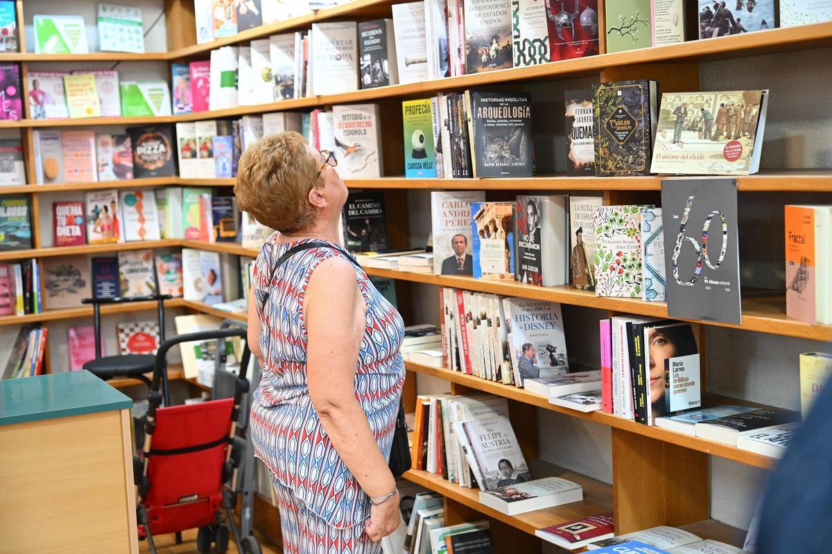 María José Roldán, una de las clientas "vip" de la librería ilicitana.